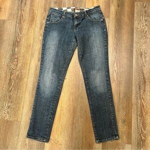ZD Zanadi Premium Straight Leg‎ Jeans Juniors Size 11 Embroidered LOVE Low Rise